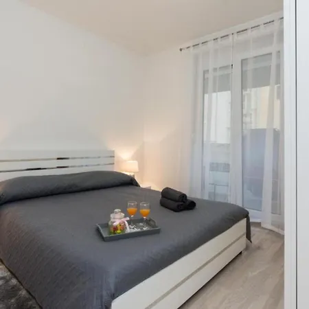 Stylish With Easy Access To Old Town Apartment Zadar