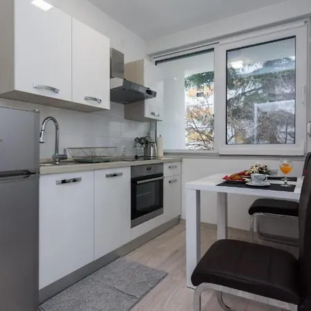 Apartment Stylish With Easy Access To Old Town