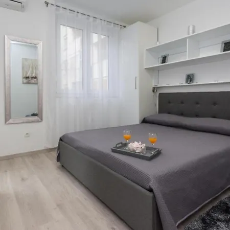 Apartment Stylish With Easy Access To Old Town